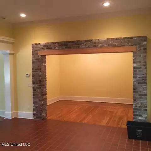 Living - 720 Gillespie St, Jackson, MS 39202 photo 2 of 3