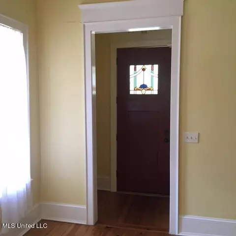 Entry Way - 720 Gillespie St, Jackson, MS 39202 photo 1 of 1