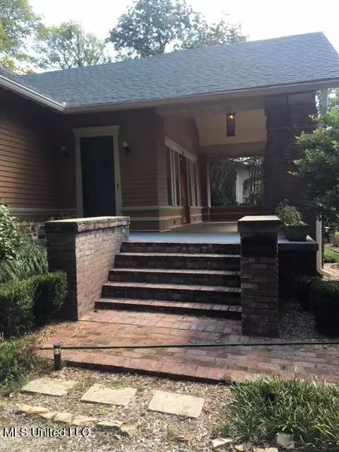 Exterior - 720 Gillespie St, Jackson, MS 39202 photo 5 of 5