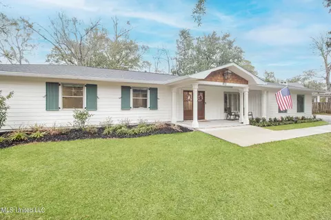 413 Forest Hill Dr, Ocean Springs, MS 39564