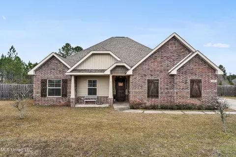 6420 Palmetto Pointe Dr, Ocean Springs, MS 39564