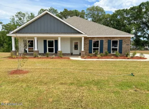 152 Firefly Dr, Lucedale, MS 39452