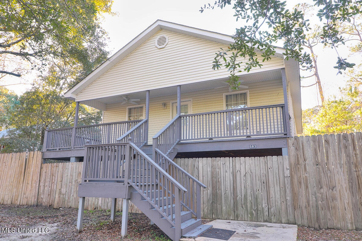 583 Henderson Ave  