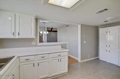 Kitchen - 312 Wild Cedar Pl, Brandon, MS 39042 photo 3 of 4