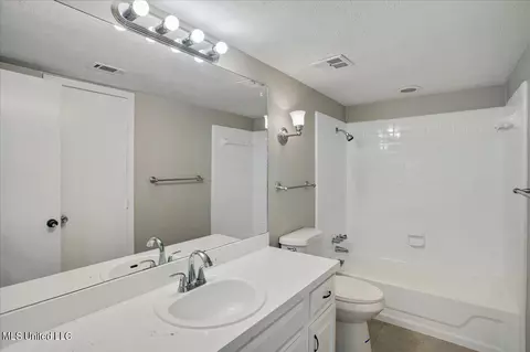 Bath - 312 Wild Cedar Pl, Brandon, MS 39042 photo 3 of 3