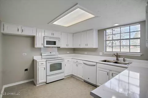 Kitchen - 312 Wild Cedar Pl, Brandon, MS 39042 photo 1 of 4