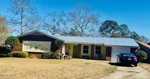 Exterior - 7500 Reston Dr, Biloxi, MS 39532 photo 2 of 7
