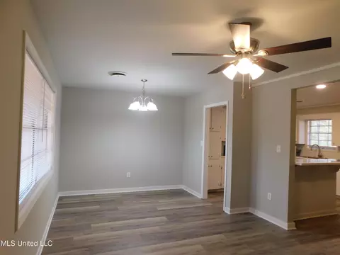 1112 Rocket Dr, Byram, MS 39272 photo 3