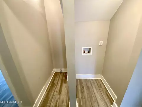 Entry Way - 4554 Meadowridge Dr, Jackson, MS 39206 photo 1 of 1