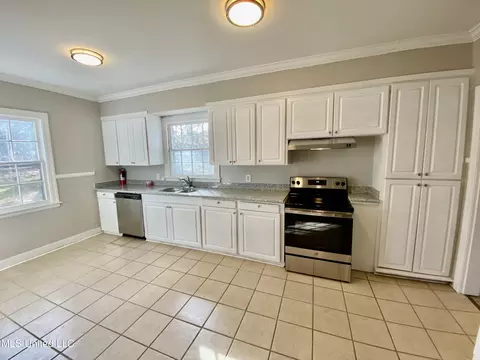 Kitchen - 4554 Meadowridge Dr, Jackson, MS 39206 photo 1 of 2
