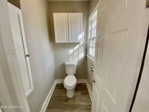Bath - 4554 Meadowridge Dr, Jackson, MS 39206 photo 3 of 4