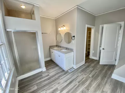 Bath - 4554 Meadowridge Dr, Jackson, MS 39206 photo 2 of 4