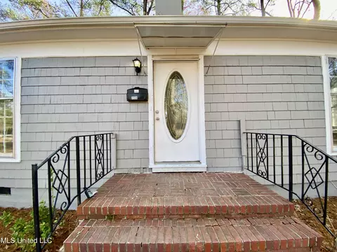 Exterior - 4554 Meadowridge Dr, Jackson, MS 39206 photo 2 of 5