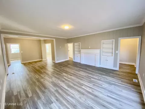 Living - 4554 Meadowridge Dr, Jackson, MS 39206 photo 2 of 2