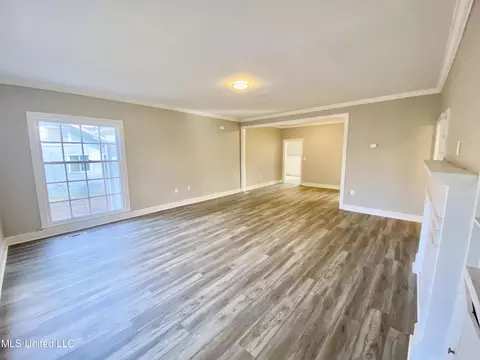 Living - 4554 Meadowridge Dr, Jackson, MS 39206 photo 1 of 2