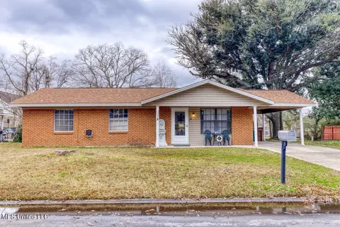 525 Octave St, D'iberville, MS 39540
