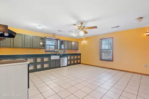 Kitchen - 7411 Peyton Rd, Coldwater, MS 38618 photo 1 of 3