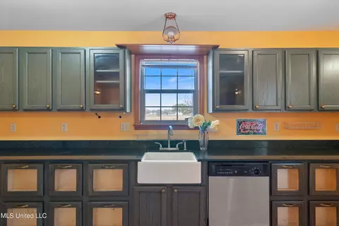 Kitchen - 7411 Peyton Rd, Coldwater, MS 38618 photo 2 of 3