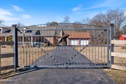 Exterior - 7411 Peyton Rd, Coldwater, MS 38618 photo 2 of 9