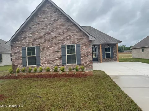 823 Leeward Dr, Biloxi, MS 39532