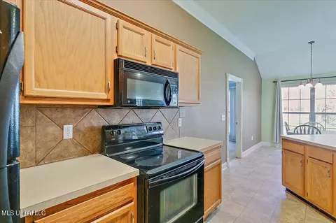 Kitchen - 653 Post Oak Pl, Pearl, MS 39208 photo 3 of 4
