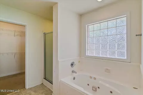 Bath - 653 Post Oak Pl, Pearl, MS 39208 photo 1 of 3