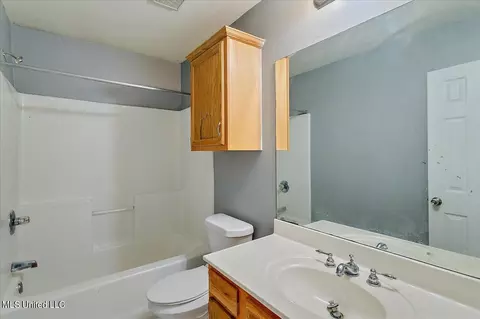 Bath - 653 Post Oak Pl, Pearl, MS 39208 photo 3 of 3
