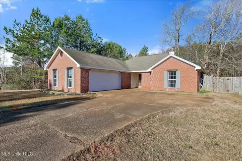 653 Post Oak Pl, Pearl, MS 39208