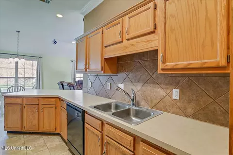 Kitchen - 653 Post Oak Pl, Pearl, MS 39208 photo 1 of 4