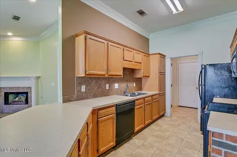 Kitchen - 653 Post Oak Pl, Pearl, MS 39208 photo 4 of 4