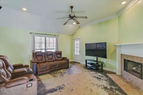 Living - 653 Post Oak Pl, Pearl, MS 39208 photo 1 of 4