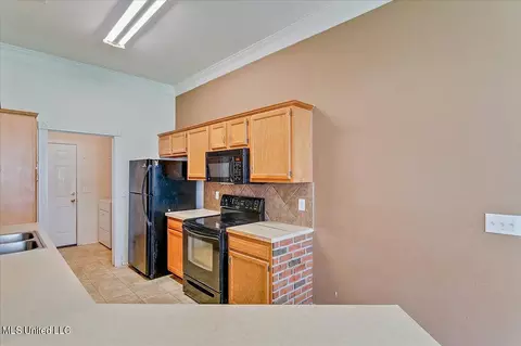 Kitchen - 653 Post Oak Pl, Pearl, MS 39208 photo 2 of 4
