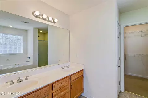 Bath - 653 Post Oak Pl, Pearl, MS 39208 photo 2 of 3