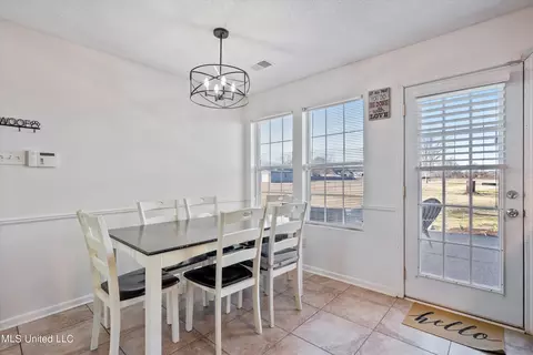Dining - 4596 Bolin Rd, Hernando, MS 38632 photo 1 of 1