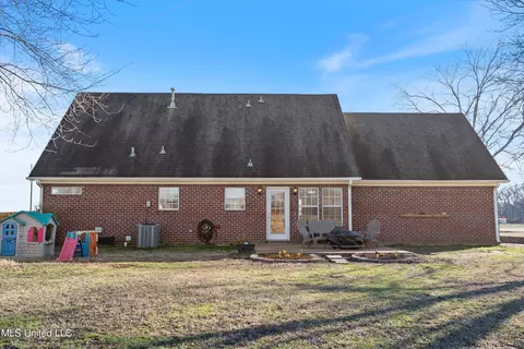 Exterior - 4596 Bolin Rd, Hernando, MS 38632 photo 4 of 5