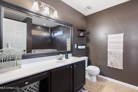 Bath - 4596 Bolin Rd, Hernando, MS 38632 photo 1 of 4