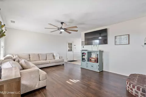 Living - 4596 Bolin Rd, Hernando, MS 38632 photo 1 of 2