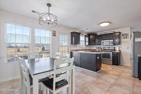 Kitchen - 4596 Bolin Rd, Hernando, MS 38632 photo 1 of 4
