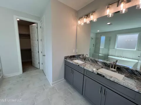 Bath - 6768 Sunrise Loop E, Olive Branch, MS 38654 photo 2 of 3