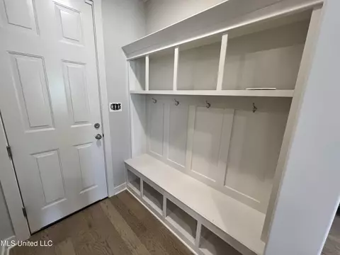 Entry Way - 6768 Sunrise Loop E, Olive Branch, MS 38654 photo 1 of 1