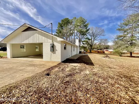 Exterior - 1115 SE 5th St, Magee, MS 39111 photo 4 of 7