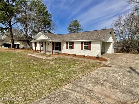Exterior - 1115 SE 5th St, Magee, MS 39111 photo 2 of 7