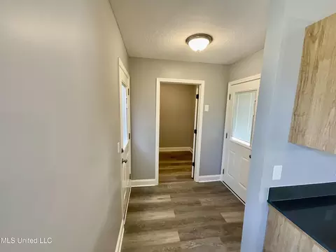 Entry Way - 1115 SE 5th St, Magee, MS 39111 photo 1 of 2