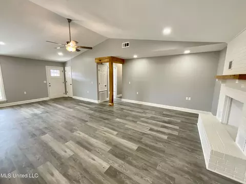 Living - 1115 SE 5th St, Magee, MS 39111 photo 4 of 4