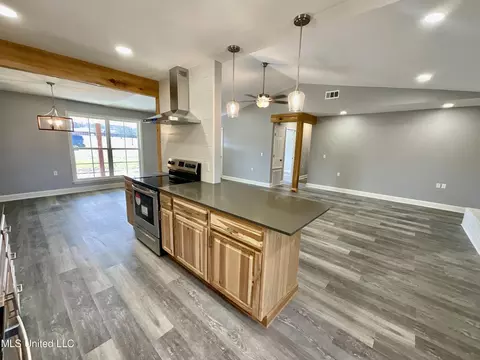Kitchen - 1115 SE 5th St, Magee, MS 39111 photo 2 of 2