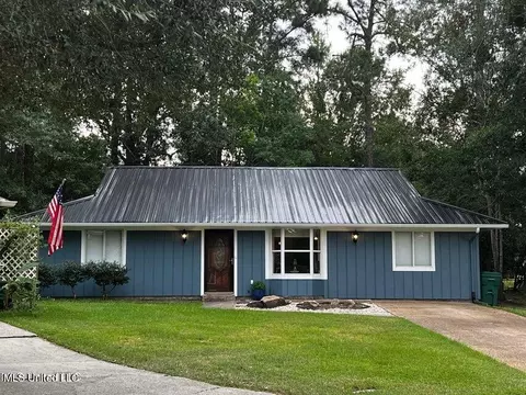 3 Quail Creek Dr, Diamondhead, MS 39525