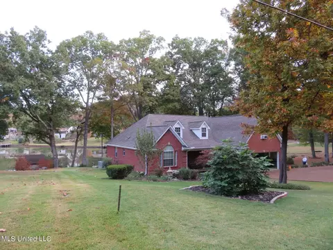 507 N Thunderbird Dr, Hernando, MS 38632