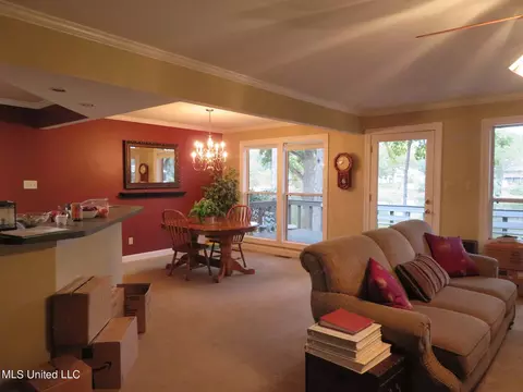 Living - 507 N Thunderbird Dr, Hernando, MS 38632 photo 4 of 4
