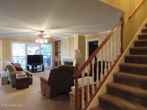 Living - 507 N Thunderbird Dr, Hernando, MS 38632 photo 1 of 4