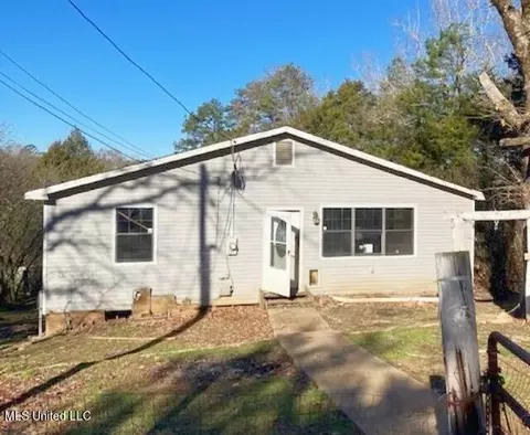 443 Lake Shore Dr, Potts Camp, MS 38659